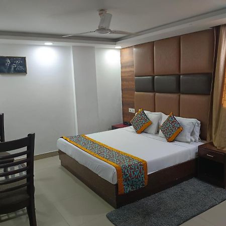 Hotel Clayton Near Igi Airport Delhi New Delhi Bagian luar foto