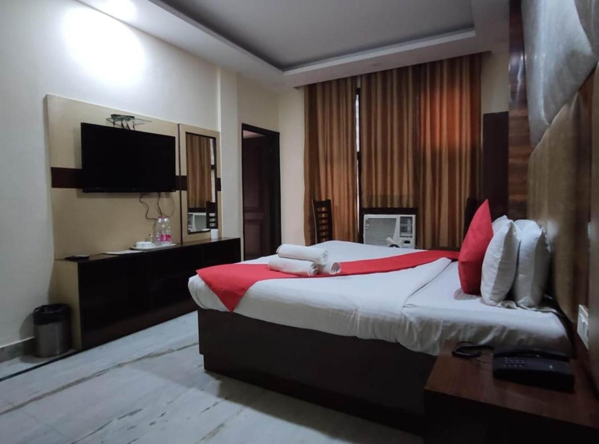 Hotel Clayton Near Igi Airport Delhi New Delhi Bagian luar foto