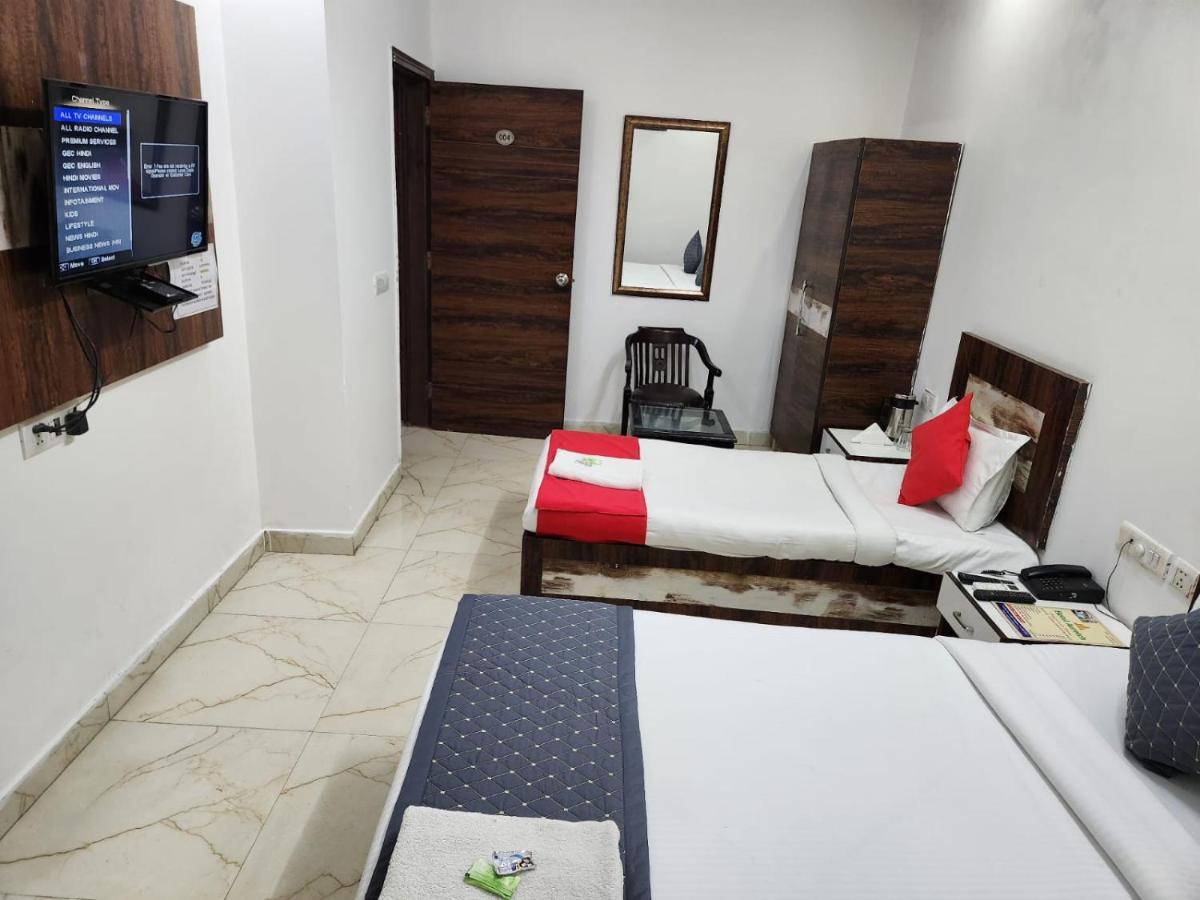 Hotel Clayton Near Igi Airport Delhi New Delhi Bagian luar foto