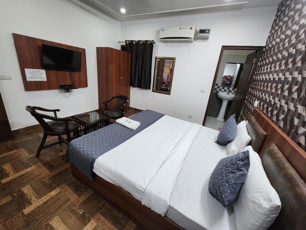 Hotel Clayton Near Igi Airport Delhi New Delhi Bagian luar foto