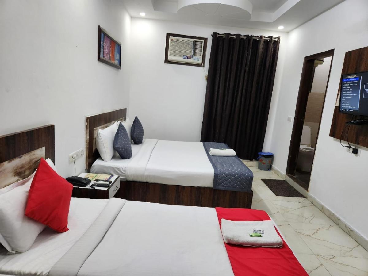 Hotel Clayton Near Igi Airport Delhi New Delhi Bagian luar foto