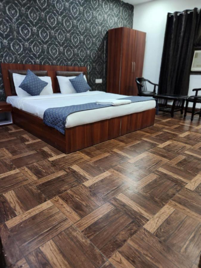 Hotel Clayton Near Igi Airport Delhi New Delhi Bagian luar foto