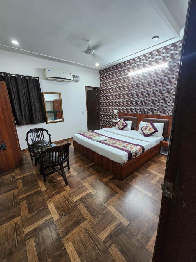 Hotel Clayton Near Igi Airport Delhi New Delhi Bagian luar foto