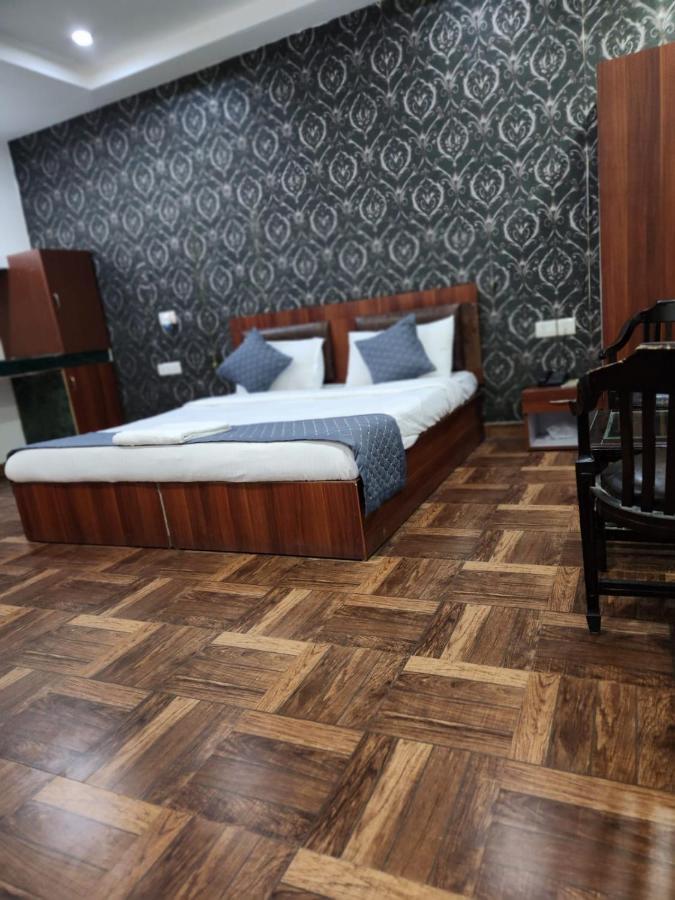 Hotel Clayton Near Igi Airport Delhi New Delhi Bagian luar foto