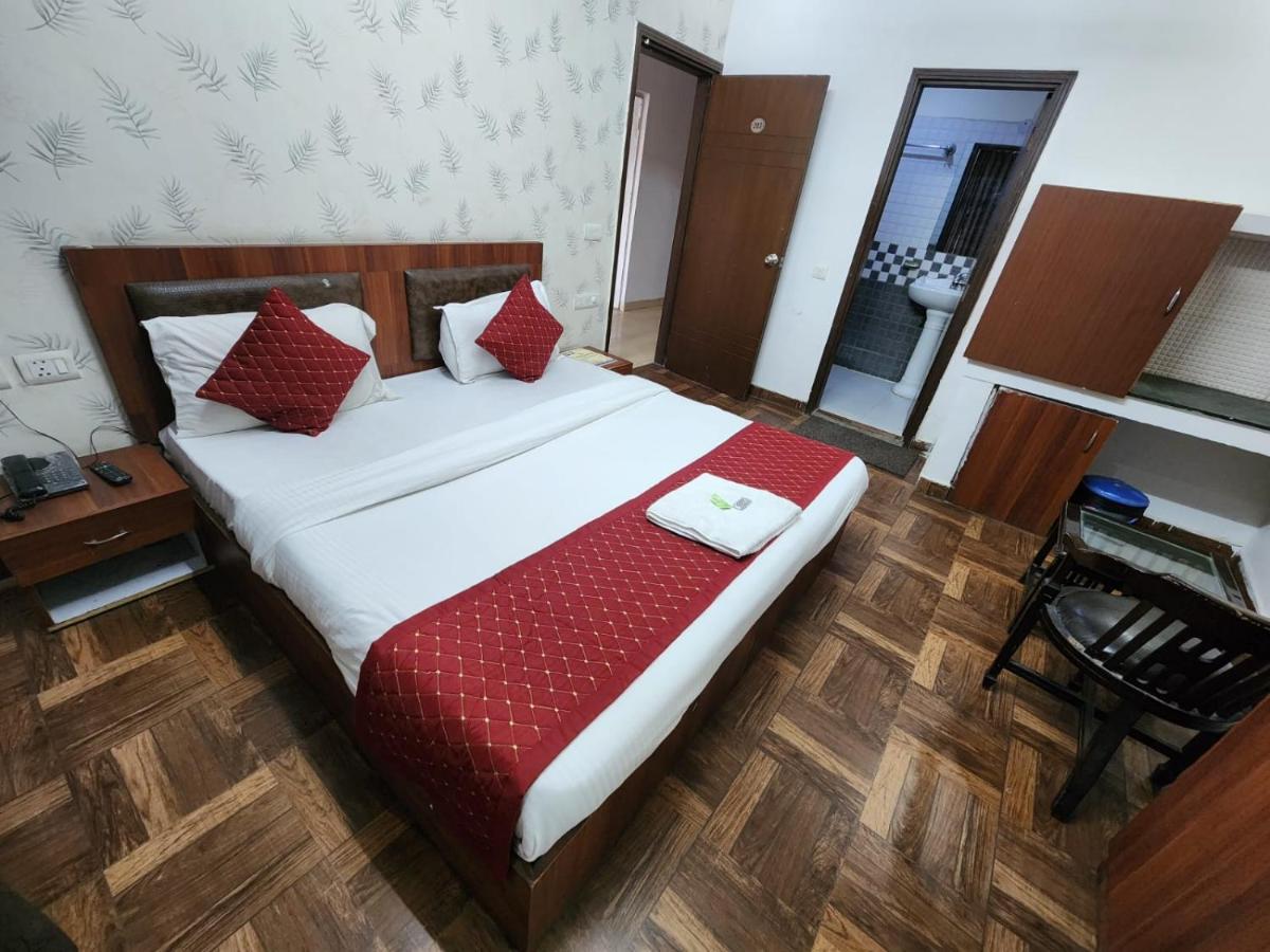 Hotel Clayton Near Igi Airport Delhi New Delhi Bagian luar foto