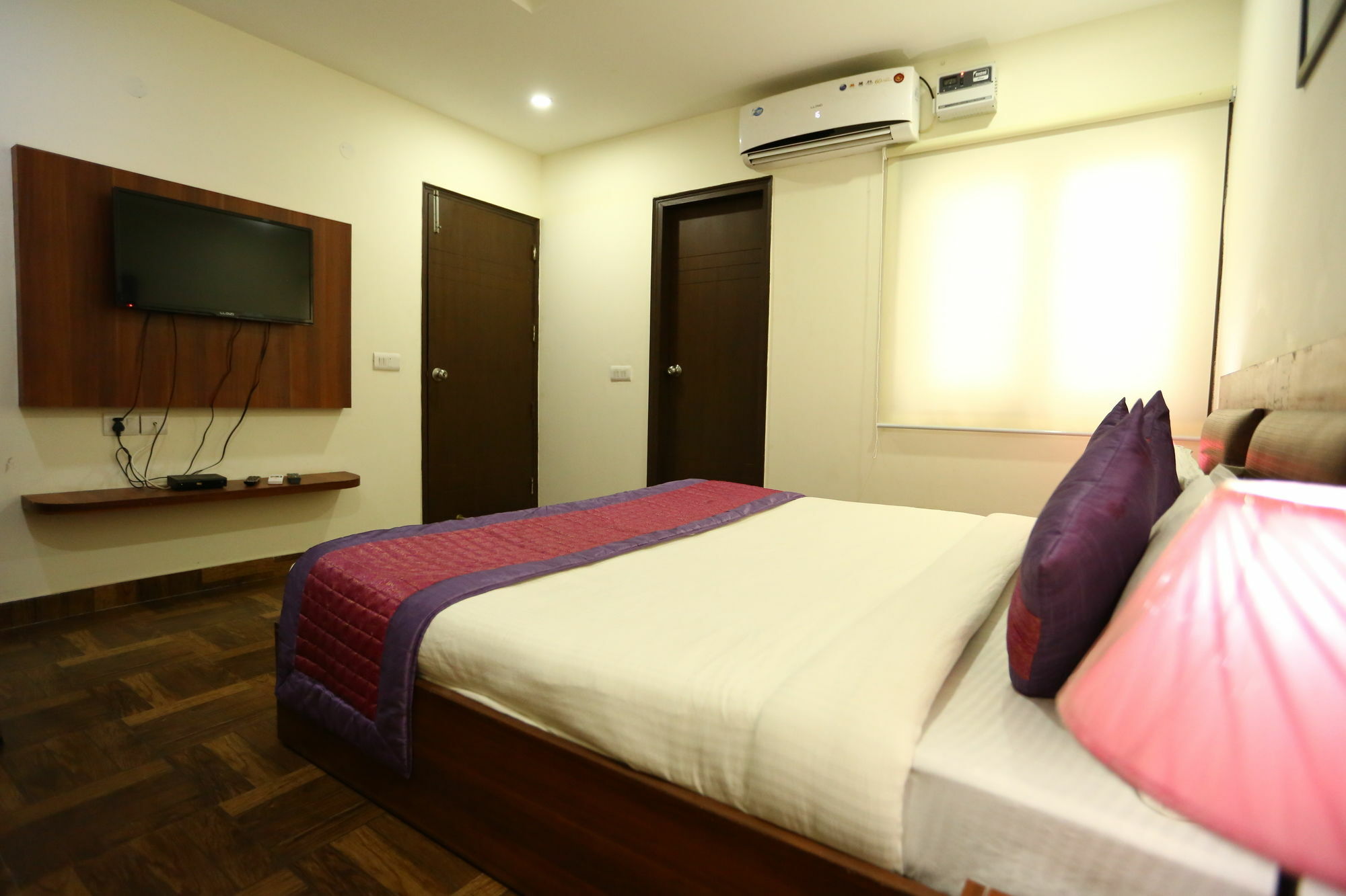 Hotel Clayton Near Igi Airport Delhi New Delhi Bagian luar foto